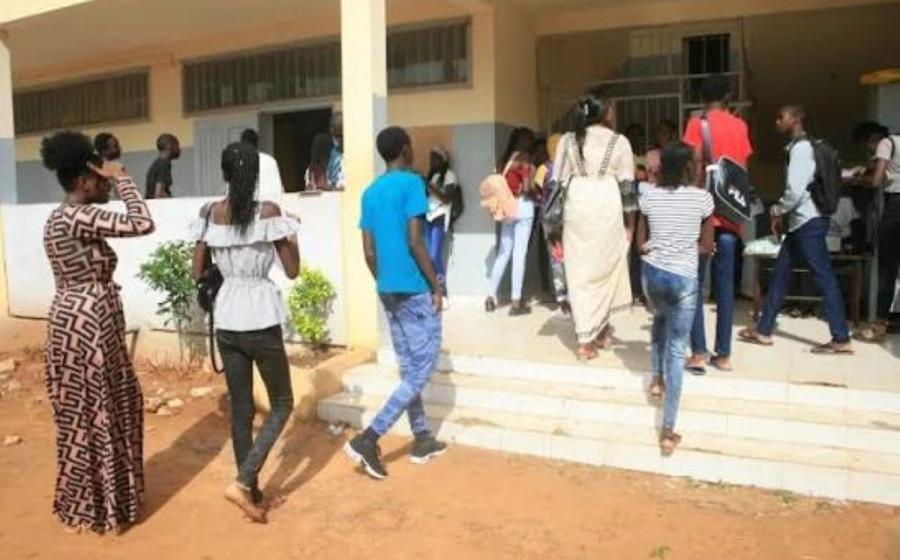 Rentrée scolaire : Moustapha Guirassy en visite de supervision à Cambérène et Pikine
